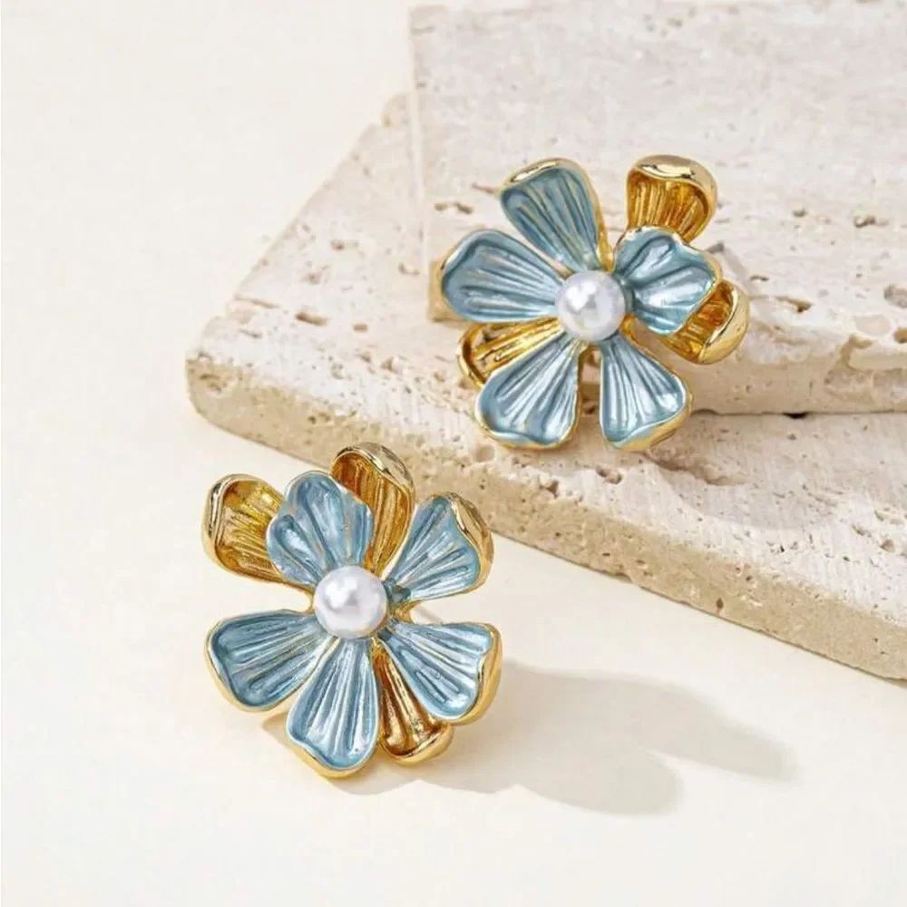Light Blue Floral Pearl Stud Earrings A1723